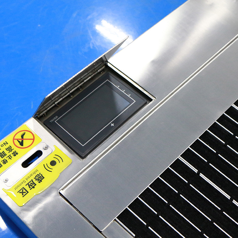 Smart, fully automated shoe-shoe cleaner stainless steel belt dust-shoe-scave cleaners entering.