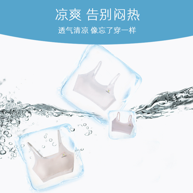 Một bộ đồ thể dục ngực thường xuyên cho các cô gái trẻ trong quá trình phát triển