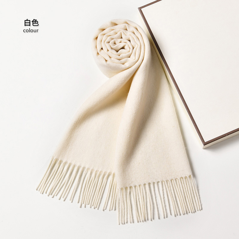 White scarf 100% of Australian Melinau wool scarf women deliver their girlfriend's wife with a high-profile white scarf in winter.