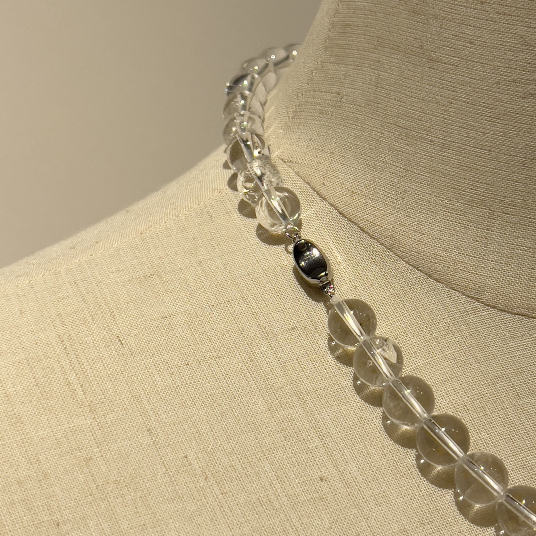 A new white crystal 2024 new, transparent white crystal chain chain hand-string necklace girl.