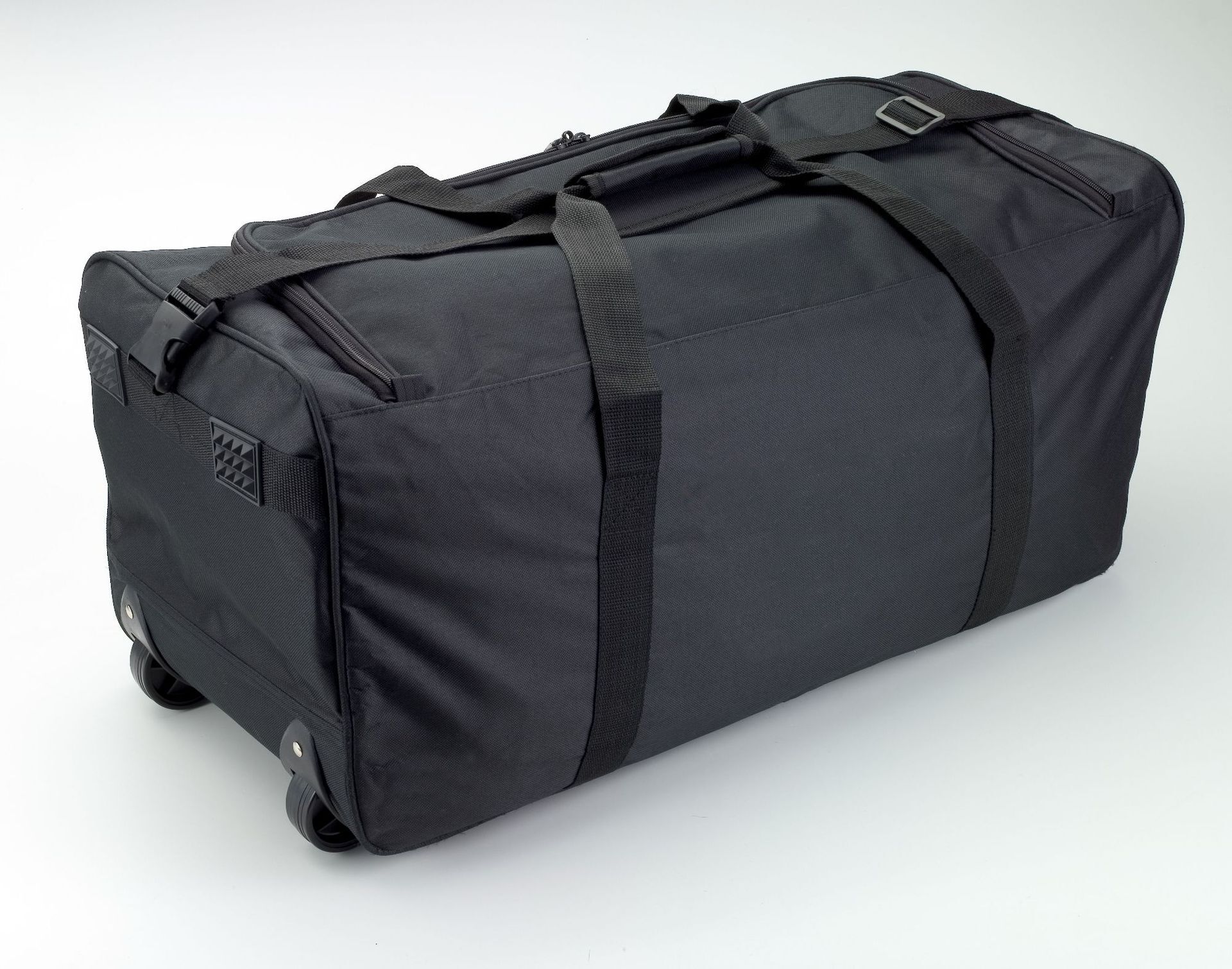 Multipurpose sports bags, luggage bags, corner wheels.