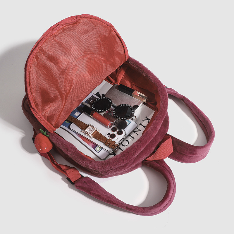 Cartoon Strawberry Bear Stereo blames the large-capacity school bag for the cute, furry, sulivon-bowl.