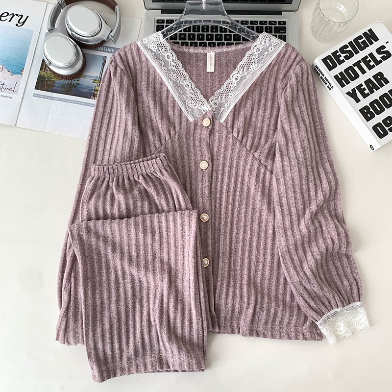 Mùa thu mới và những sợi dây ngọt của Winter V có thể được mặc bên ngoài bởi những người phụ nữ có cặp lông dài trên áo ngủ.