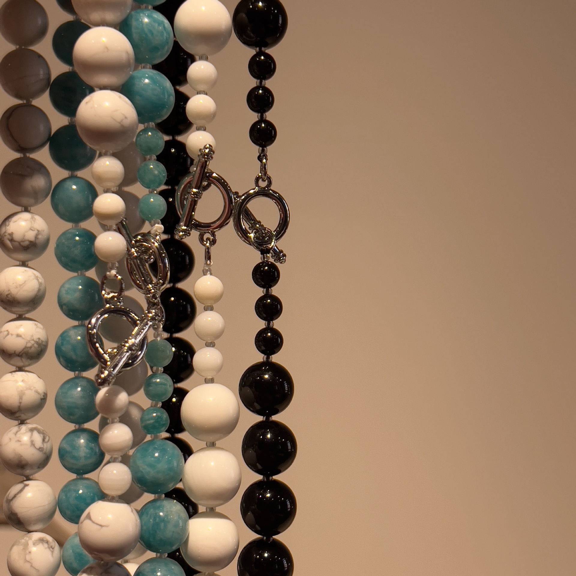 They designed the natural stone necklace.