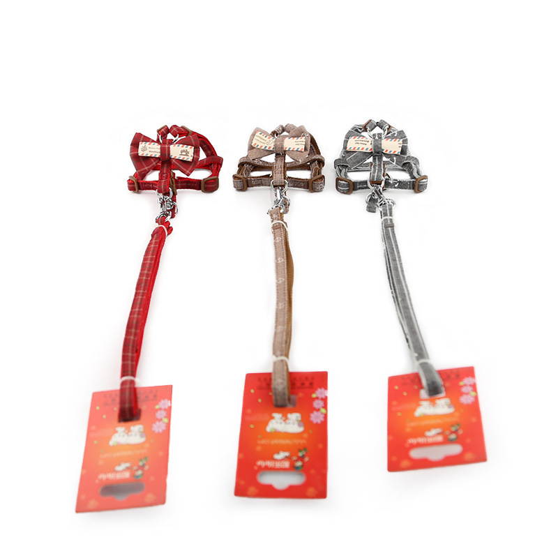 Những con rối là những con chim hàng loạt, đa sắc tộc với những con bướm dễ thương trên lưng.