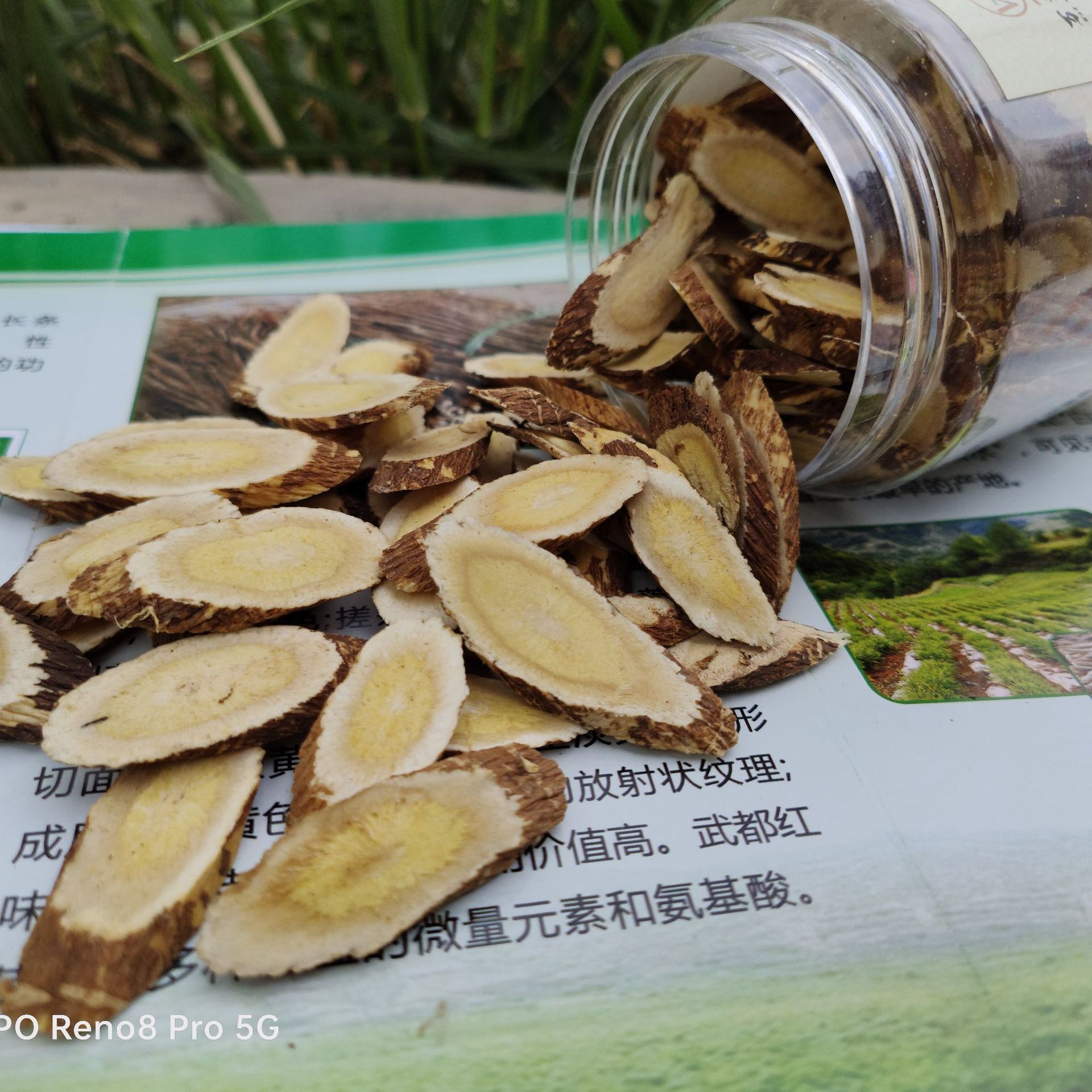 Các dao động đỏ lấp đầy không khí tự nhiên bằng da rám nắng không lưu huỳnh, với 150 gram hàng hộp đóng hộp.