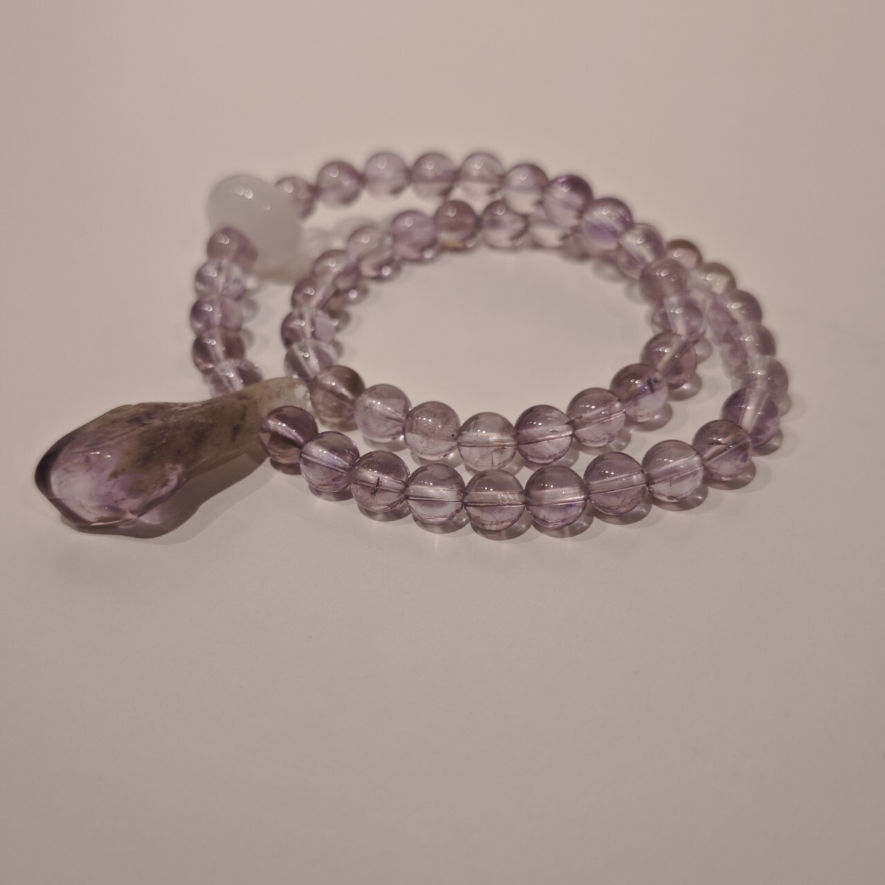 A birthday present from the purple crystal chain, the purple natural mine, with the vibrator string.