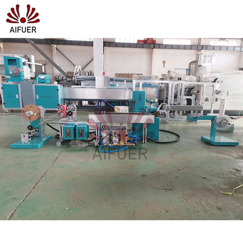 The plant supplies the wire-covered equipment, and the plastic wire ropes squeeze out the machine-covered equipment.