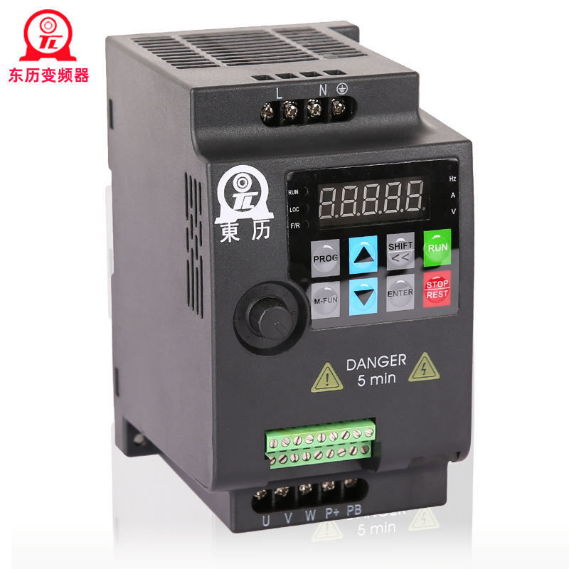 东历变频器单相220V 0.4KW0.75KW1.5KW2.2KW 380V三相轻载变频器