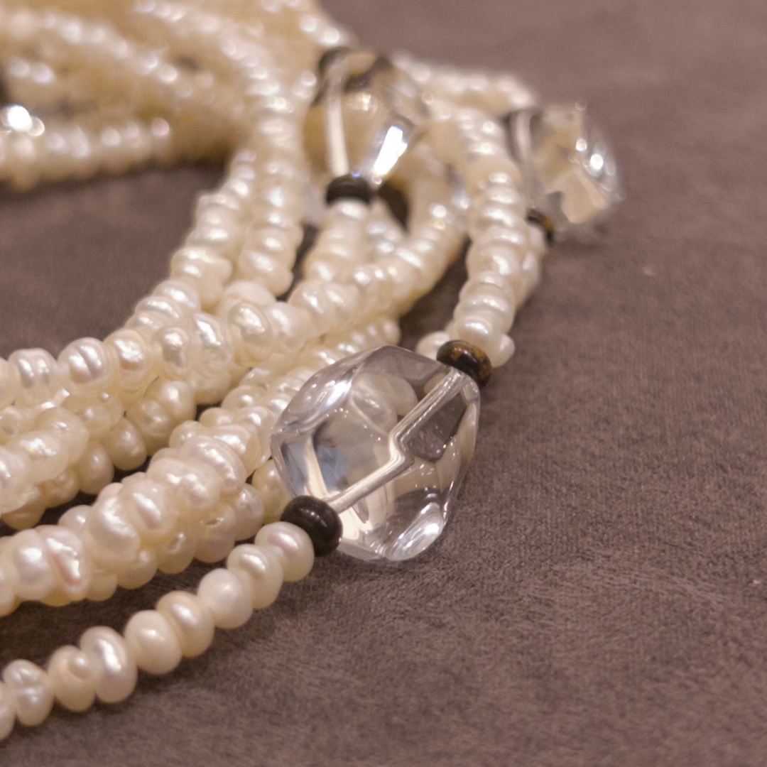 It's over 180 cm, a new Chinese pearl necklace.
