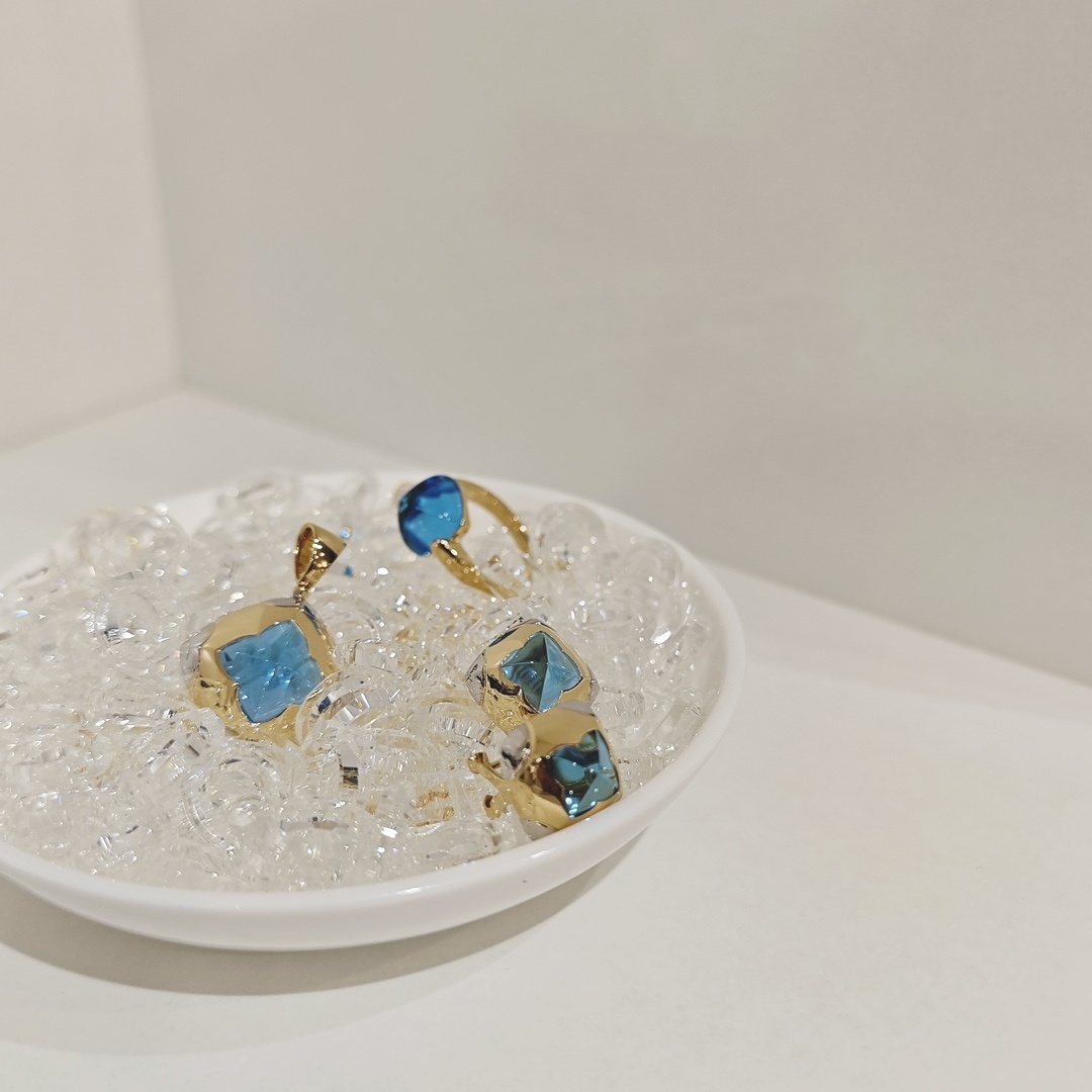 18k white 18k classic retrospective designer home of an old, pure purified London Bluetopa Sugar Tower jewelry suit