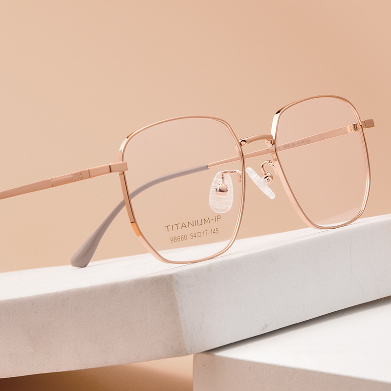 The new Danyang lens frame, with 98,660A rectangular polygonals, is a pure titanium lens.