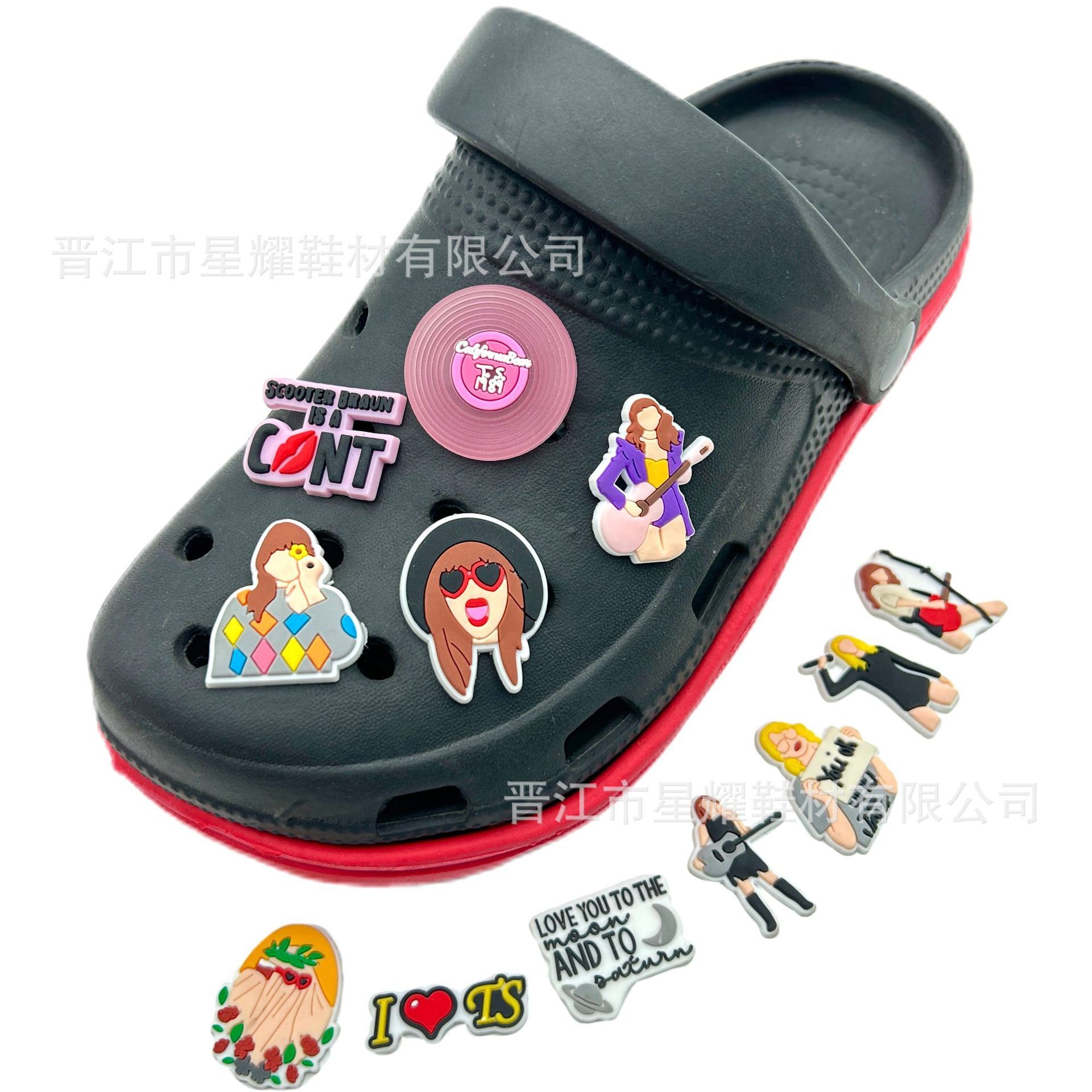 Một ca sĩ Mỹ tên Taylor Shots Cave Shoes Shots giày, giày và giày và giày trang trí