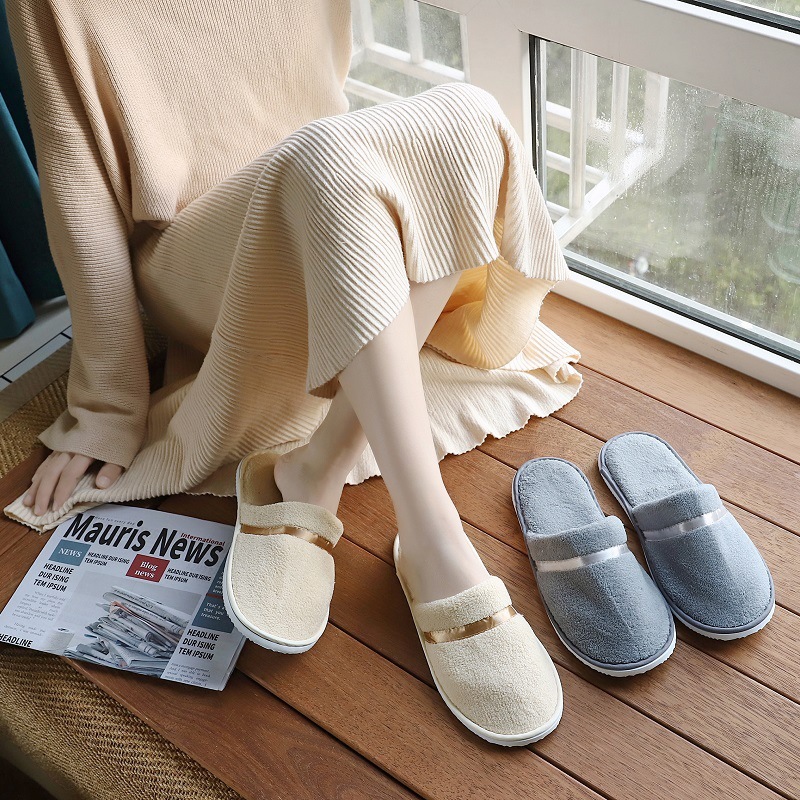 High-quality hotel slippers, coral velvet, five star class.