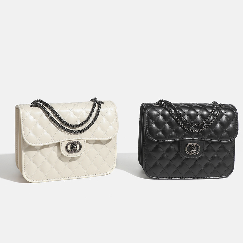 Foreign trade embroidery buns, 2024 new twirling fragrances, single-shouldered flavour chain locks.