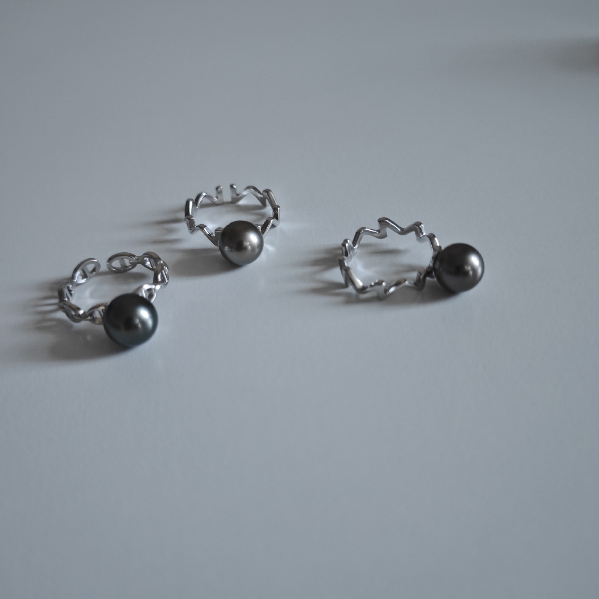 The new 2023 is designed for 925 silver, 8mm seawater pearl ring for a fashion pig's nose.