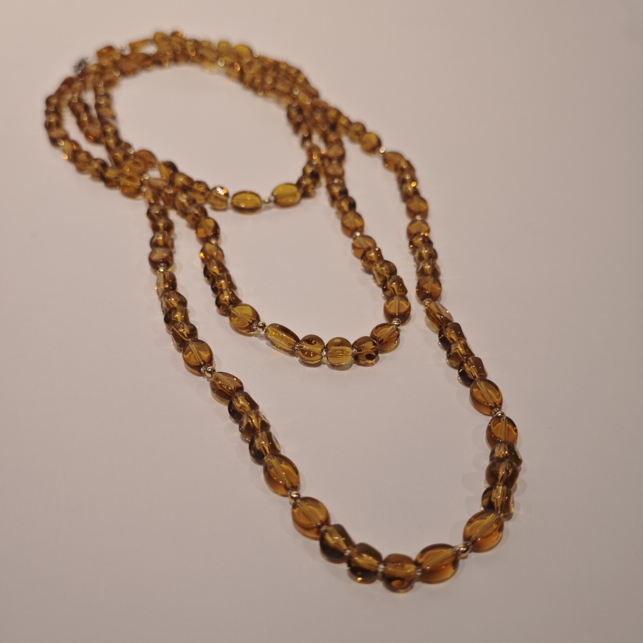 The old money is warmed up with necklaces in autumn and winter.