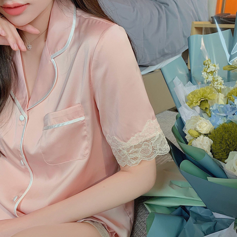 Đồ ngủ mùa hè mới trong một cái quần lụa và một bộ quần áo len có thể mặc được.