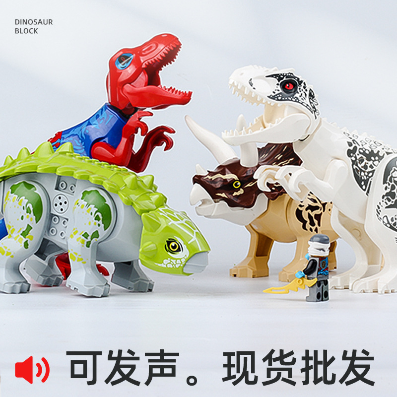 Một cái túi đồ chơi của mấy đứa con trai với một cái miệng to mặc đồ khủng long cho người mẫu của Juro Gibbons.