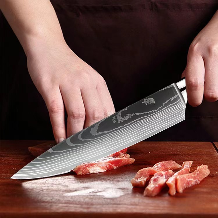 Mười bộ thép không gỉ để bán nhiệt cho thanh nhựa đỏ của Damascus tại một nhà máy tiền mặt