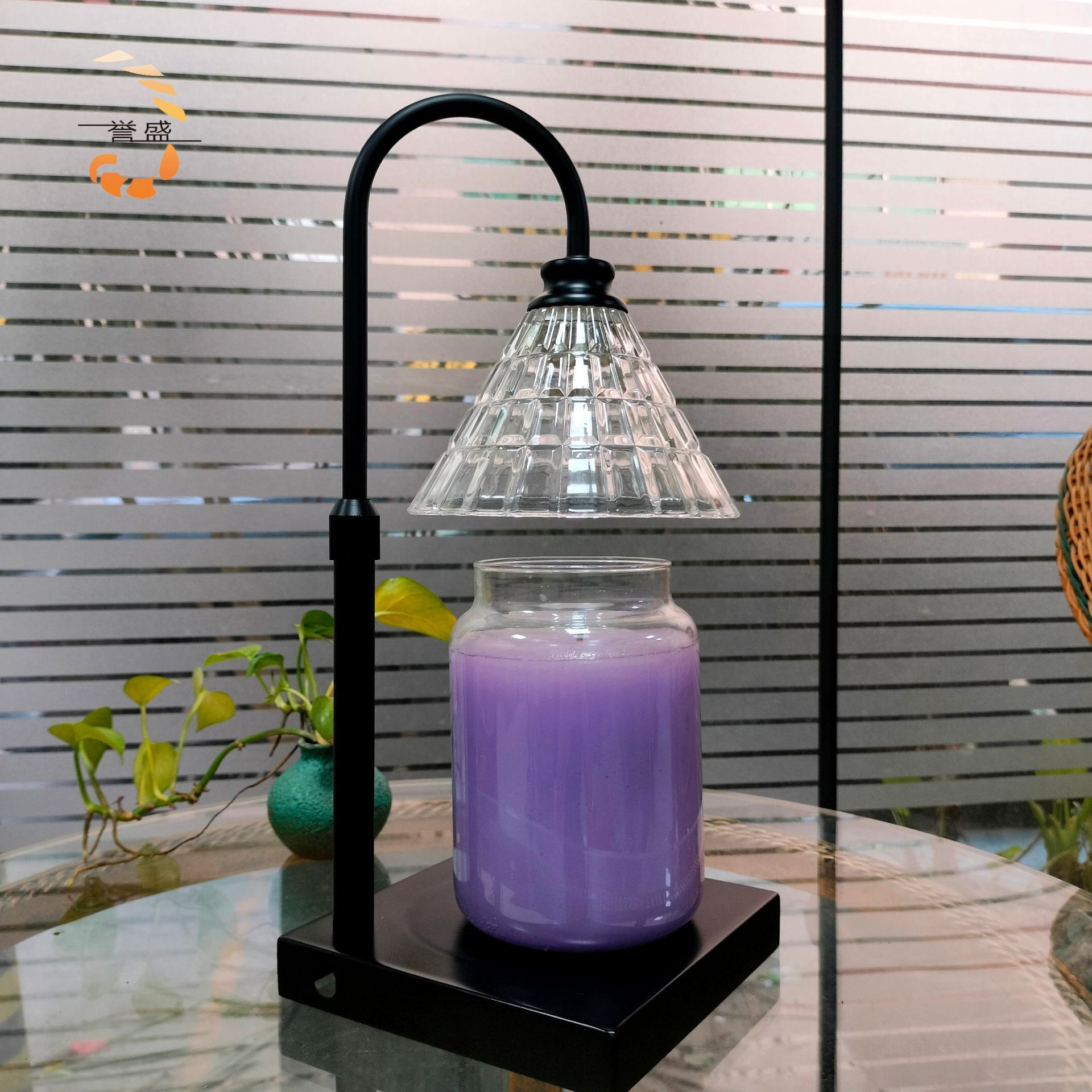 It's custom-made, about a fragrance light, a condensed cavity tube to melt a wax lamp, a fragrance to melt a candle.