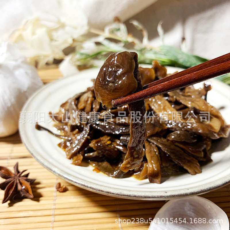The factory sells premixed deer mushrooms, greener and better.