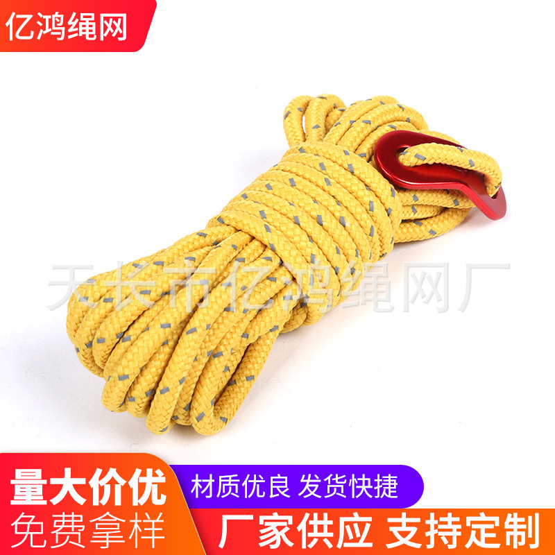 Cây này bao vây trại đồng bằng với một bó dây thừng để xây dựng.