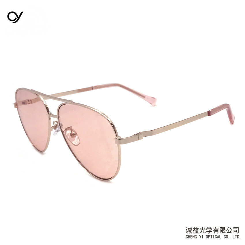 Classic fashion sunglasses, young children's sunglasses, pilot toad lenses, good optics.