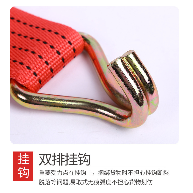 Hàng hóa của nhà máy gắn liền với một chiếc xe tải dây thừng với một chân vịt màu đỏ.