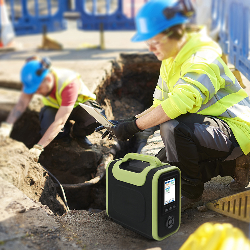 The MET gas detector portable VOC gas analyser is toxic and dangerously flammable