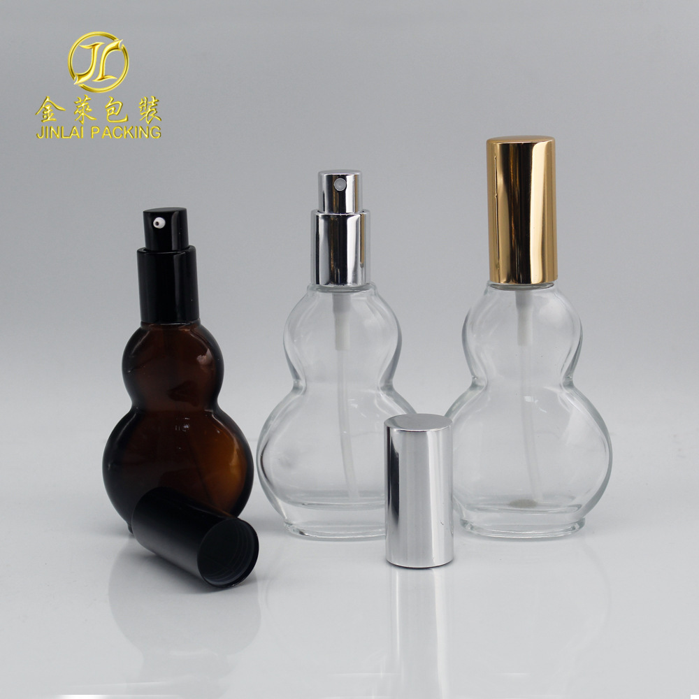 A 30-ml flat-tangled oil bottle, 50 ml brown glass spray emulsion bottle, transparent live oil roller.