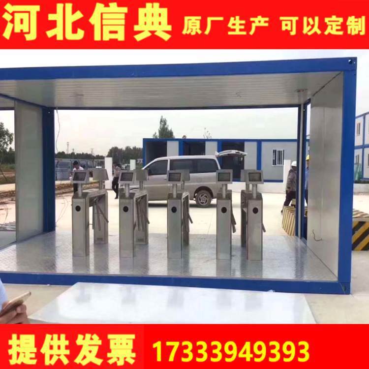 The manufacturer customised the container door booths for the press and police security locks.