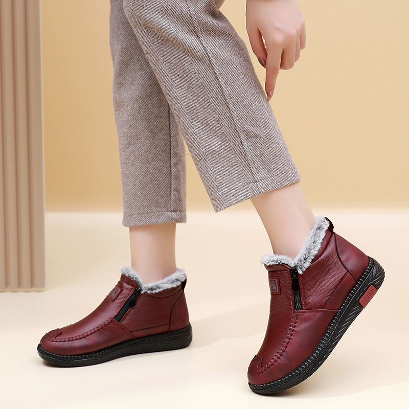 In the new winter 2023, the old mother's cotton shoes and soft-skinned old man's shoes are thicker and warmer to the snow boots.