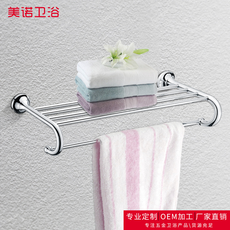 Nhà máy nóng bỏng với khăn tắm và thuốc lắc.