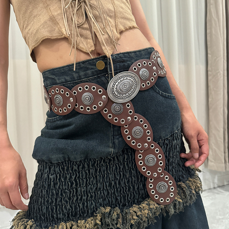 High-grade retrospect belts with a dress with a sweater suit and a broad belt. Cover up 2023.