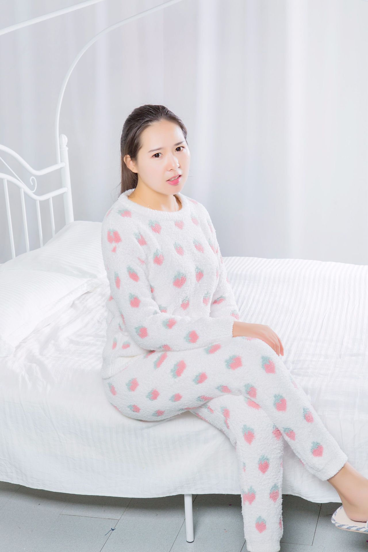 "Atumn và bộ quần áo mềm mùa đông rất dễ thương, chúng là dâu tây với một bó hoa, và con trai tôi và con trai tôi đang ở trong."