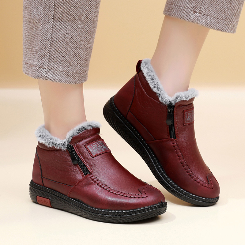 In the new winter 2023, the old mother's cotton shoes and soft-skinned old man's shoes are thicker and warmer to the snow boots.