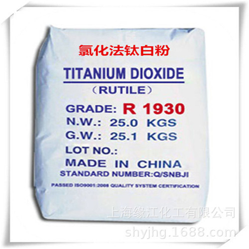 bột Titan làm tan chảy R 1930 trải dài trên bờ biển.