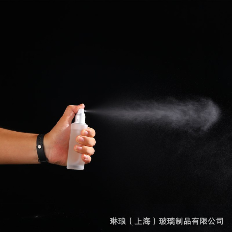 Export perfume bottles, dust spray bottles, glass emulsions bottles, fine perfume bottles, Shanghai fragrance bottles factory.