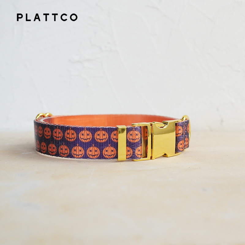 PLATTCO, một con vật hình chữ cái màu tím, điều chỉnh sự phân phối của bản đồ chính Halloween bởi PDC 377