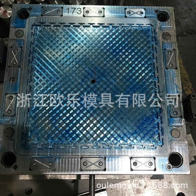 Production of plastic floating piece floor moulds for PVC soft mattress pads