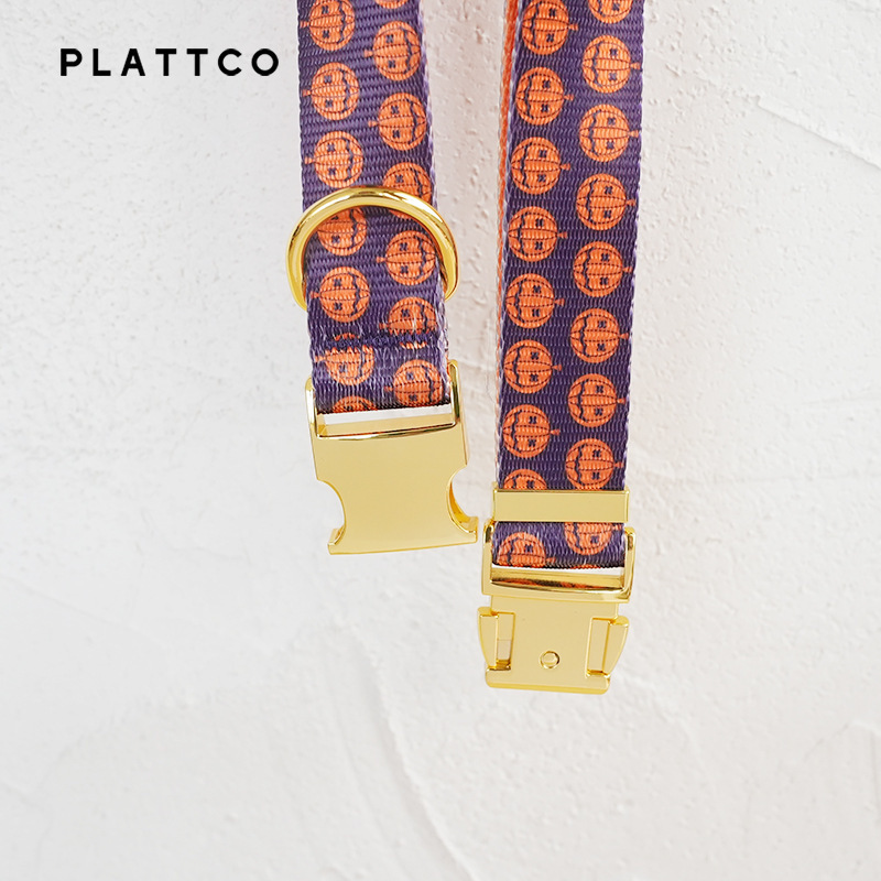 PLATTCO, một con vật hình chữ cái màu tím, điều chỉnh sự phân phối của bản đồ chính Halloween bởi PDC 377