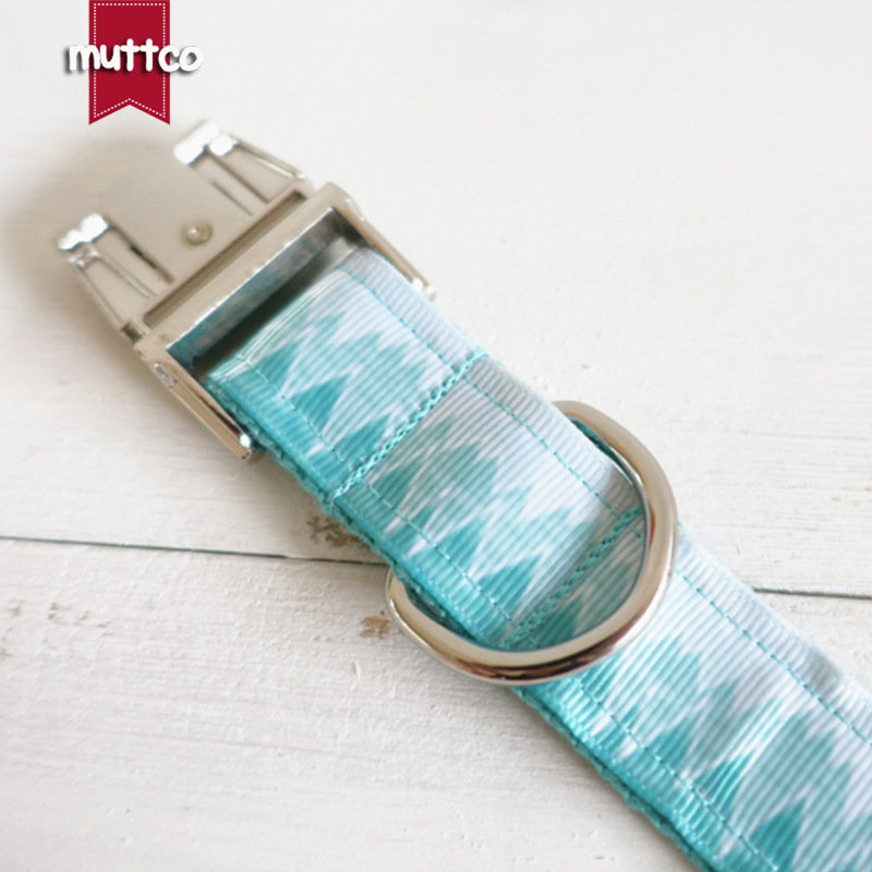 A simple design of Teddy's dog collars, pet collars, pet packs, blue pet collars.