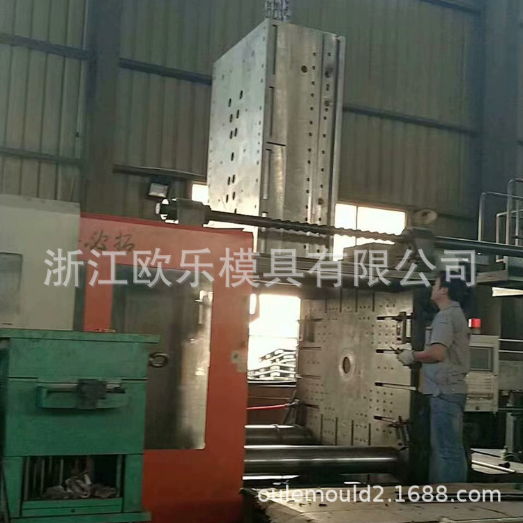 Large-scale agro-plastic mould processing.