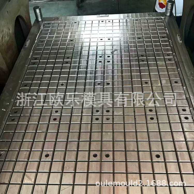 Large-scale agro-plastic mould processing.