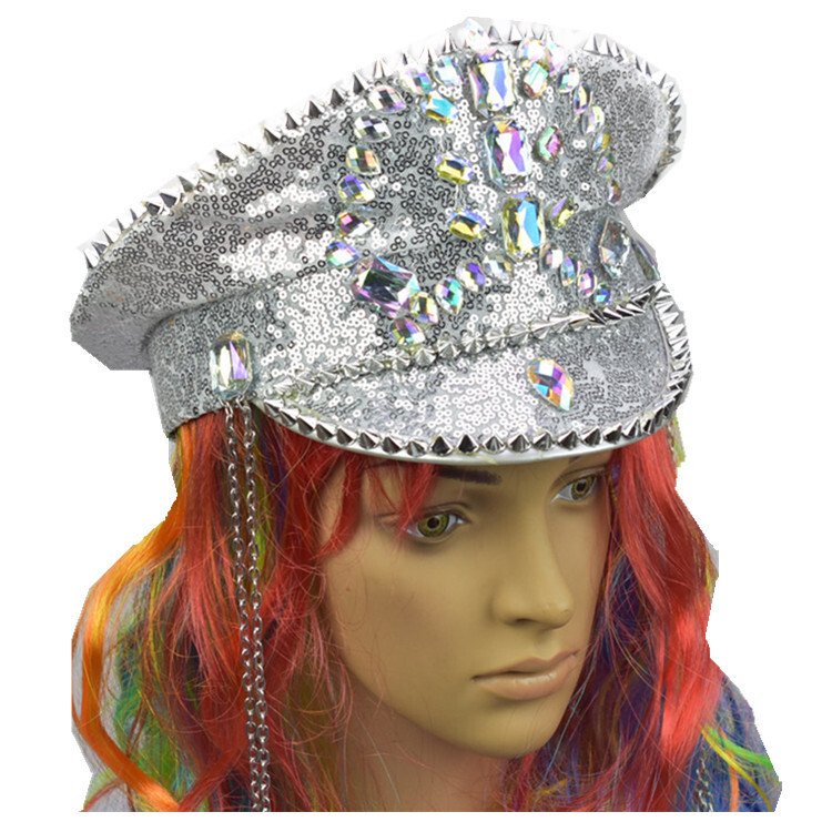 A 3mm silver-coloured carnival nailed the Akley Diamond Chain Decoration party hat.