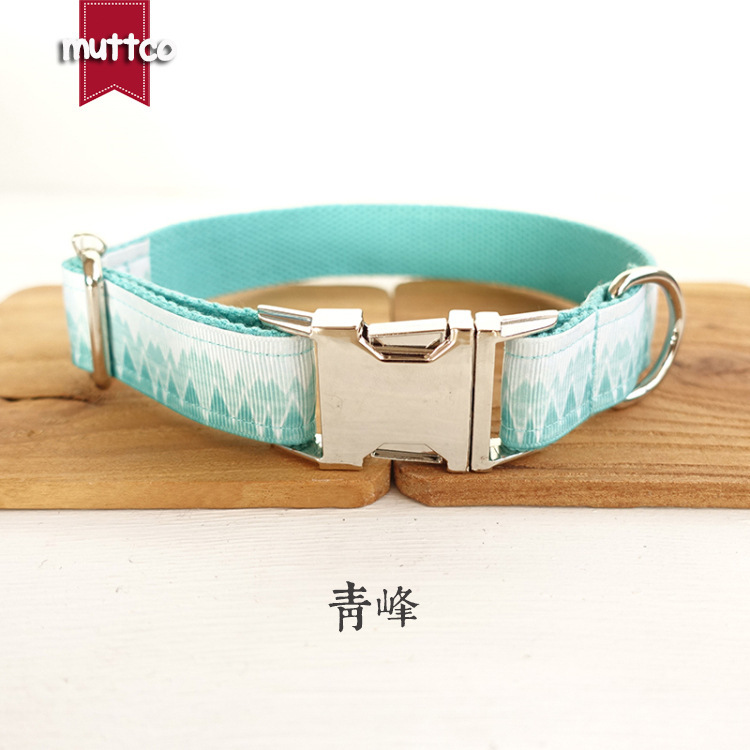 A simple design of Teddy's dog collars, pet collars, pet packs, blue pet collars.
