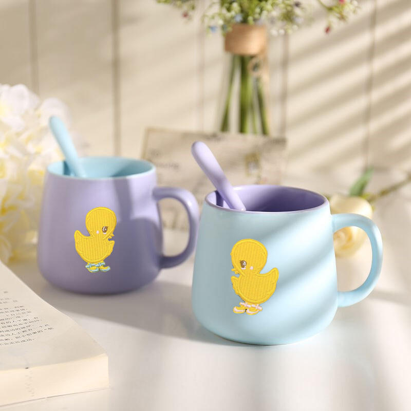 This is a cute, cute little yellow chicken plaque.