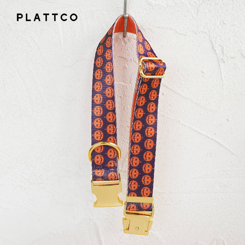 PLATTCO, một con vật hình chữ cái màu tím, điều chỉnh sự phân phối của bản đồ chính Halloween bởi PDC 377