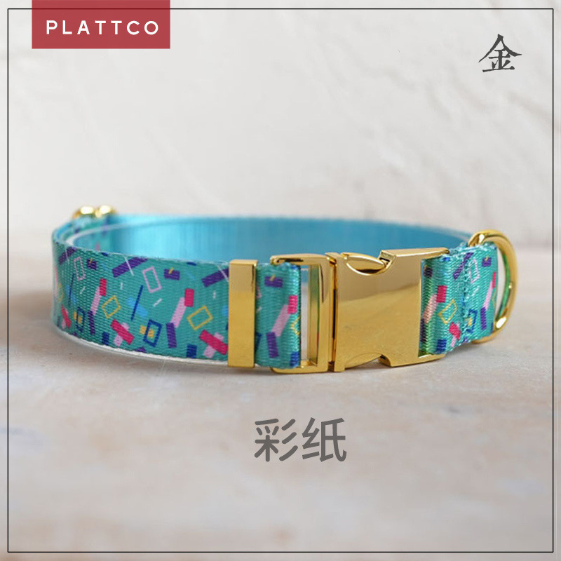 PLATTCO, một con vật nuôi nylon, một con chó có màu, một con vật nuôi, một chiếc xe tải chở hàng, một chiếc PDC 335.